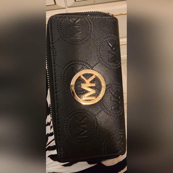 Mk wallets - Picture 1 of 4